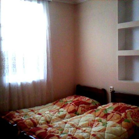 White Guest House Batoumi Extérieur photo