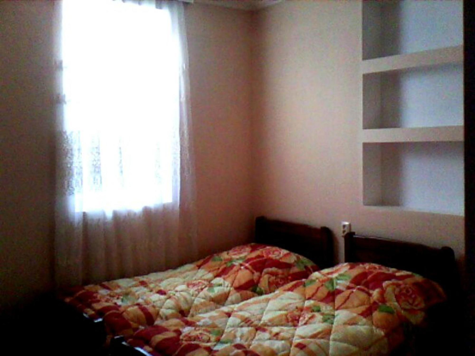 White Guest House Batoumi Extérieur photo
