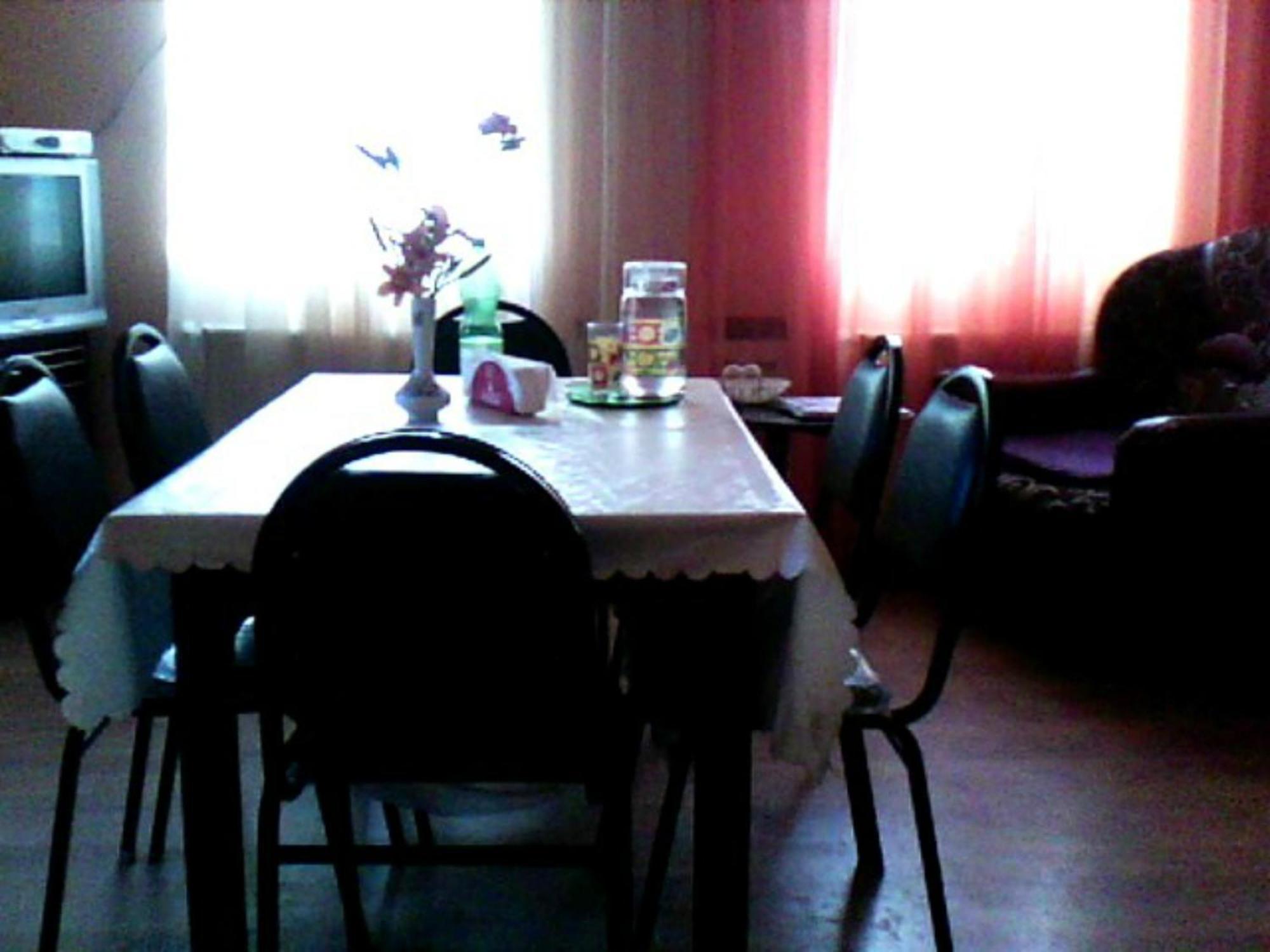 White Guest House Batoumi Extérieur photo