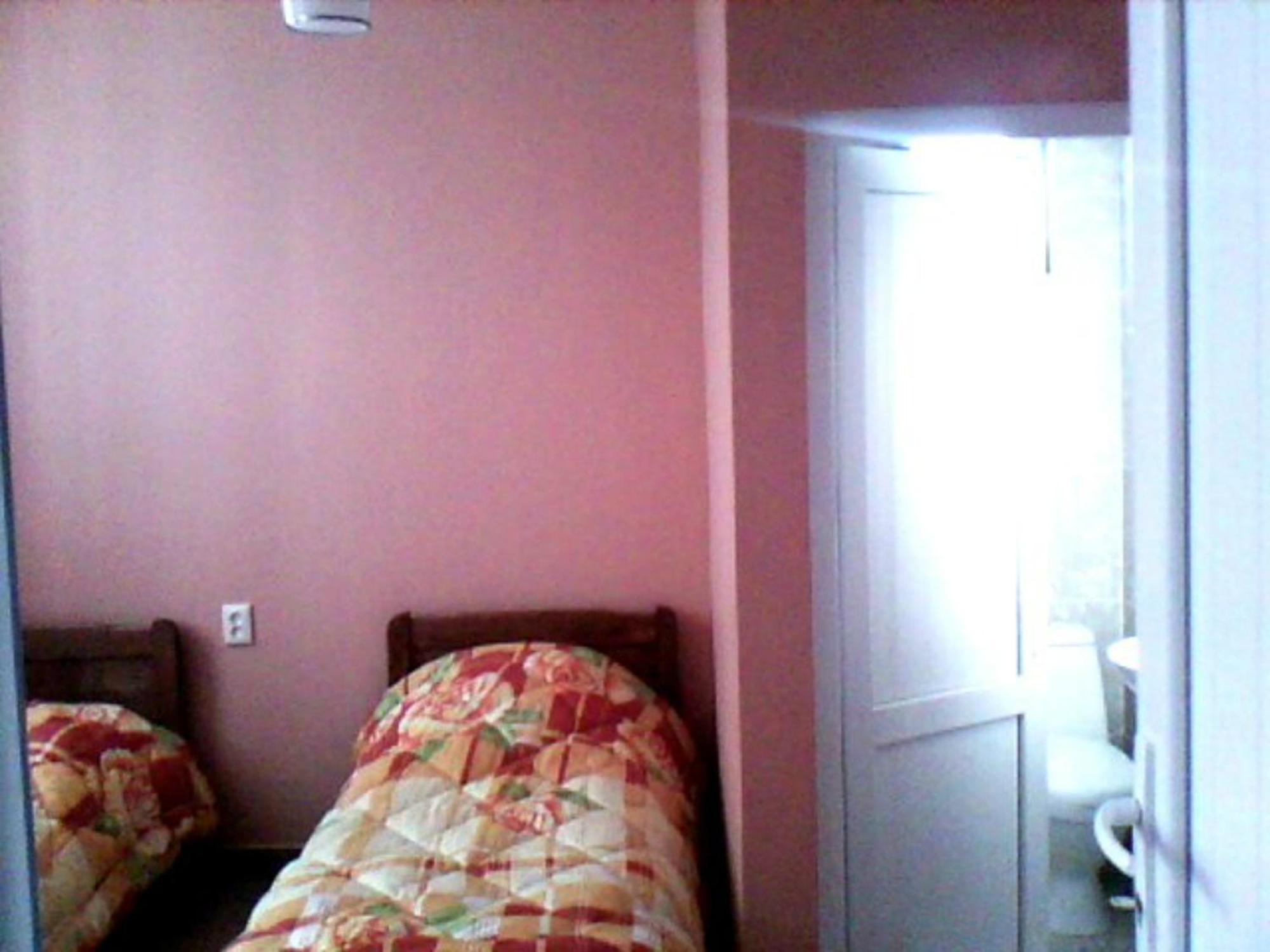 White Guest House Batoumi Extérieur photo
