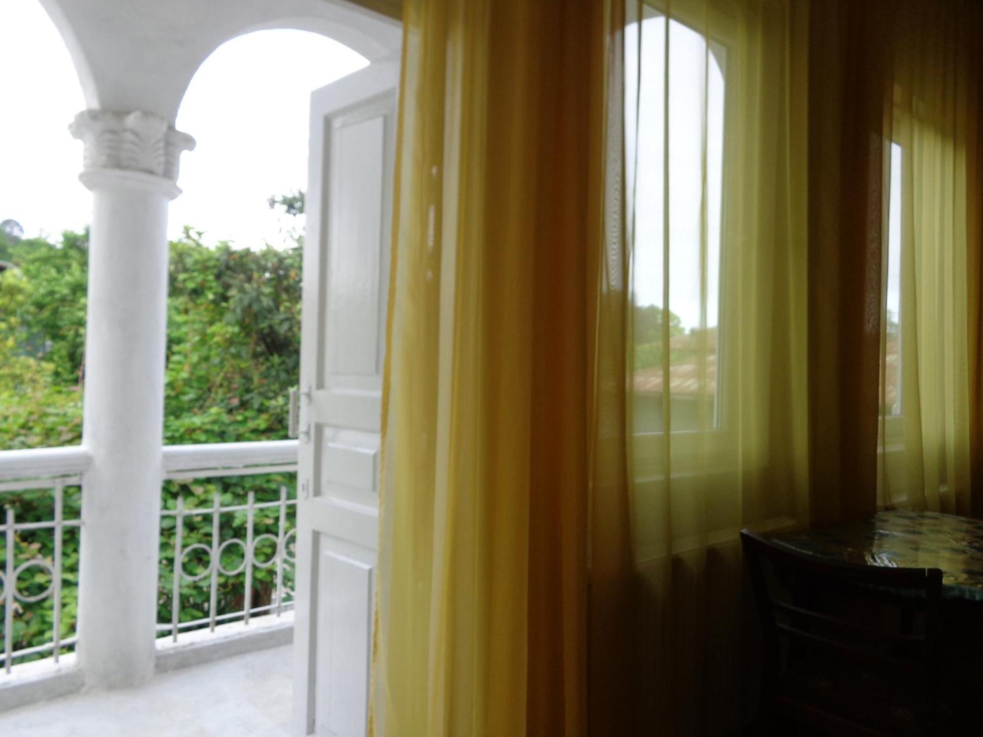 White Guest House Batoumi Chambre photo