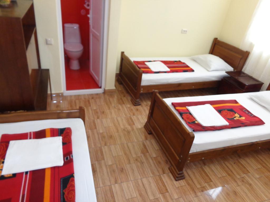 White Guest House Batoumi Chambre photo